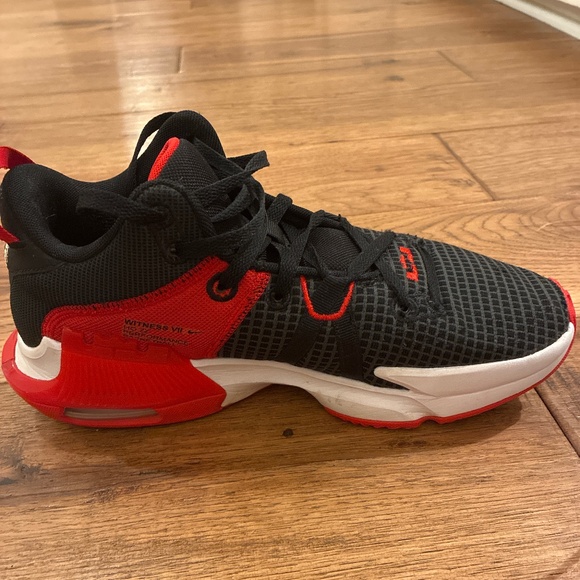 Men’s Nike LeBron Witness Shoes - Picture 1 of 4